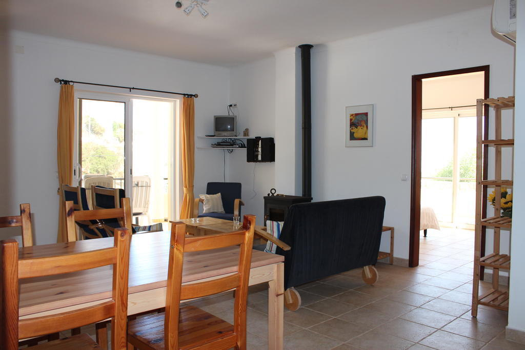 Filhas Do Mar Apartments Salema Habitación foto